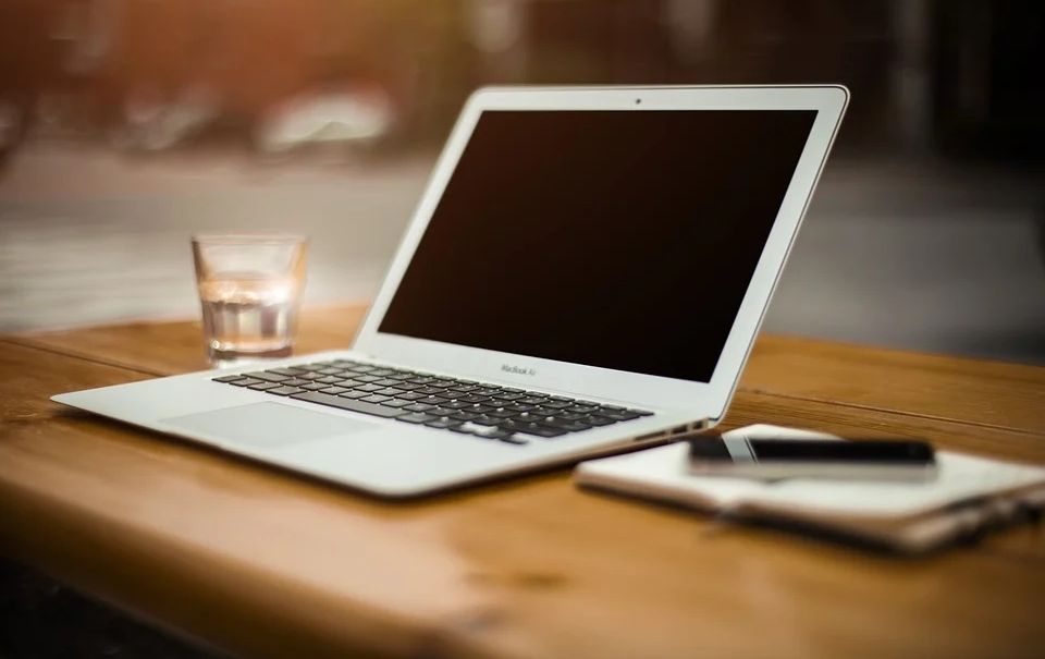 laptop-336373_960_720.webp.jpg PDF怎么压缩,给文件瘦个身!