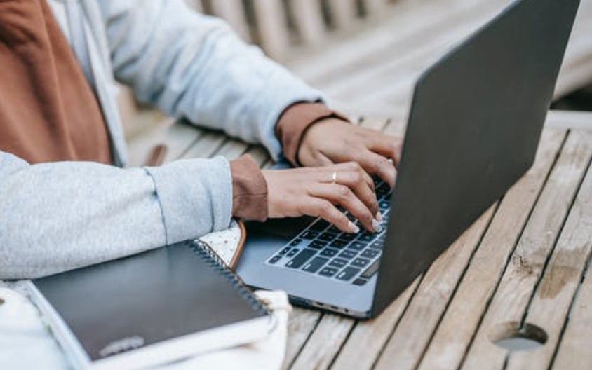 怎么做到免费pdf转图片呢？高级PDF编辑器具体应该怎么操作呢？