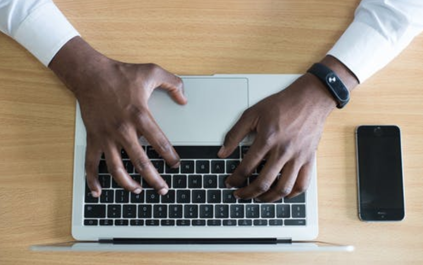 高级PDF编辑器有哪些功能特色？如何将pdf免费转word？