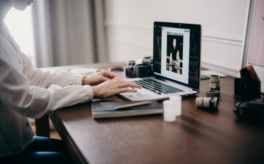 职场人给大家推荐一款好用的pdf编辑修改工具，它就是高级PDF编辑器！