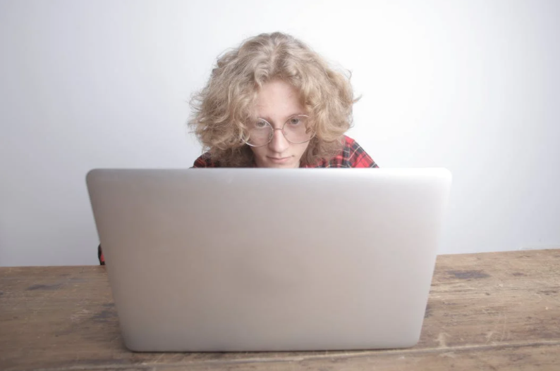 pdf压缩如何操作？高级PDF编辑器怎么压缩pdf文档的大小？