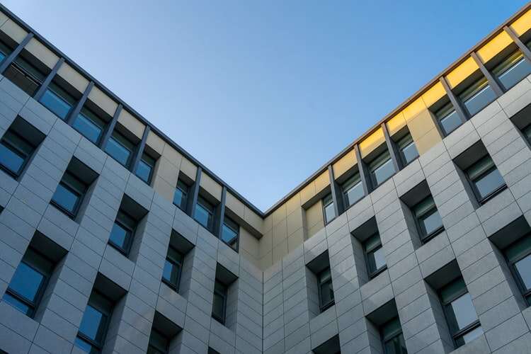 如何使用高级PDF编辑器给pdf文档添加页眉和页脚？